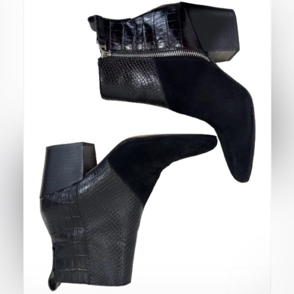 Size 7.5 Dolce Vita Black Textured Ankle Booties - Picture 5 of 8